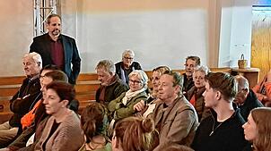 Bürger Harald Vesenmeier, Geschäftsführer einer Schreinerei fragte, ob aus den leerstehenden Geschäften Wohnungen werde würden?