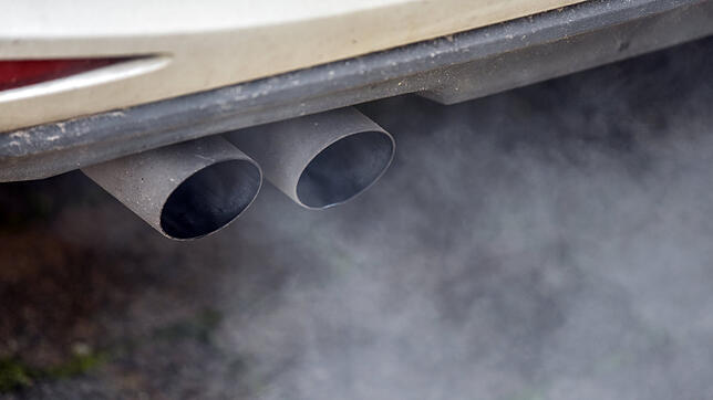 Aktuelle und ältere Diesel verstoßen im Echtbetrieb auf der Straße häufig gegen die gültigen Grenzwerte für Stickoxide.