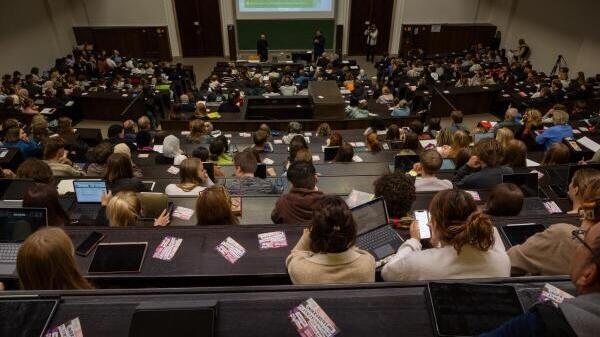 Volle Hörsäle wird es wohl öfters geben, an den größten Universitäten in Deutschland nach Studierenden.