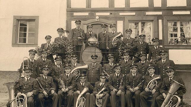 Uniformweihe und erstes Musikfest: 1952 stellten sich die Männer des Musikverein zum Gruppenbild.