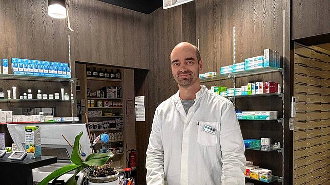 Christoph Behrendt ist Inhaber von vier Apotheken in VS. In Sachen Antibiotika zeichne sich noch kein Mangel ab, sagt er, ist aber ...