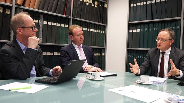Andreas Stoch (rechts), Ex-Bildungsminister und SPD-Fraktionssprecher im Landtag, mit Oberbürgermeister Jan Zeitler beim Interview in ...