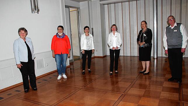 Der Vorstand des Hospizvereins (v.l.): Irmgard Schellhammer (Vorsitzende), Ulrike Jänicke (Beisitzerin), Anne Grundmüller (Kassiererin), ...