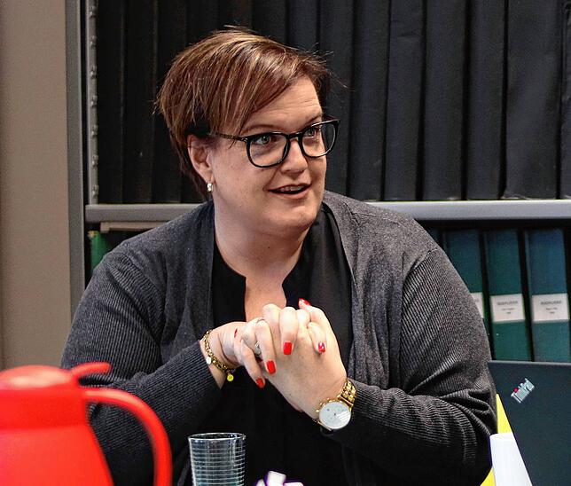 Dominique Grensing ist Elternbeirat am Gymnasium Überlingen. Sie sagt: &bdquo;Wenn es in einer Familie drei Kinder gibt, aber nur einen ...