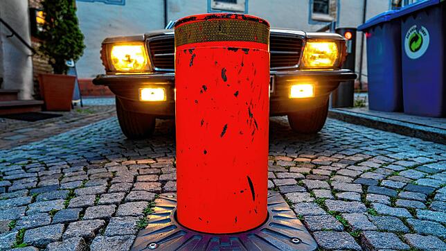 Dieser versenkbare Absperr-Poller an der Zinsergasse, hier ein Archivbild, wurde erneut von einem Autofahrer beschädigt.