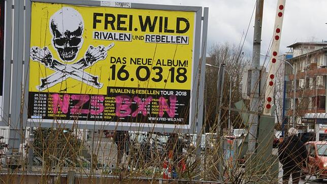 NZS BXN: Die Abkürzung steht in antifaschistischen Kreisen für "Nazis boxen". Wie hier am Petershauser Bahnhof wurden in Konstanz ...