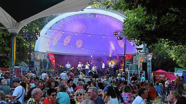 Bild : Musik, Essen und ein Lichtermeer &ndash; So schön endet das Stadtgartenfest 2023