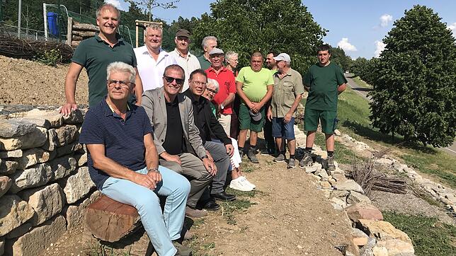 Ein Hoch auf die Natur: Vertreter der beteiligten Ämter, Firmen und Vereine feierten die offizielle Eröffnung des neuen ...