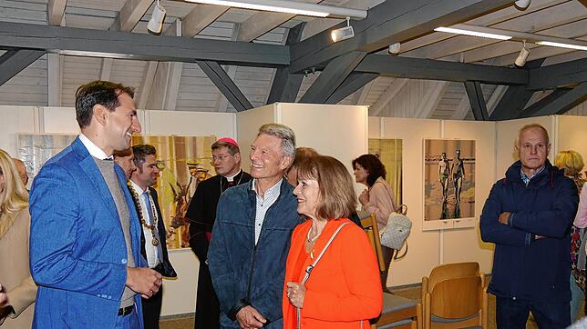 Der Förderkreis feiert 40 Jahre Hilzinger Kunstausstellungen. Beliebt sind stets die Vernissagen, hier die zur Ausstellung von Marcel ...