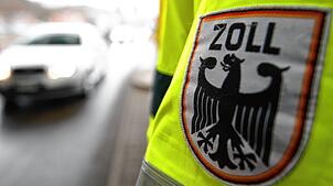 Ein Zollbeamter muss sich vor dem Amtsgericht in Bad Säckingen verantworten (Symbolbild).