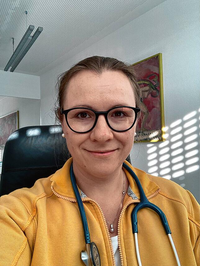 Die Allgemeinärztin Julia Bergis findet: &bdquo;Wir können nicht alle Menschen in die Sprechstunde nehmen.&ldquo;
