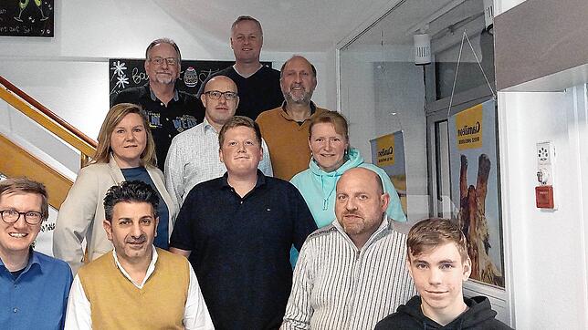 Die Kandidaten des SPD-Ortsvereins Jestetten-Altenburg für die Gemeinderatswahl am 9.&nbsp;Juni (von links, vorn): Dominik Schulze, Elio ...