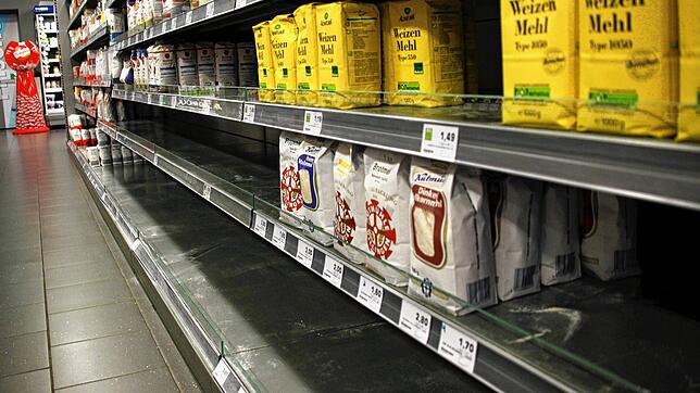 Bleibt bei großer Nachfrage nicht aus: Lücken im Supermarkt-Regal.