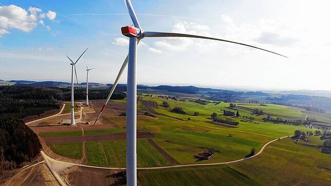 Geht es nach den Grünen, würde die Windkraft – wie hier die Anlage im Pfullendorfer Ortsteil Hilpensberg – weiter gestärkt werden und ...
