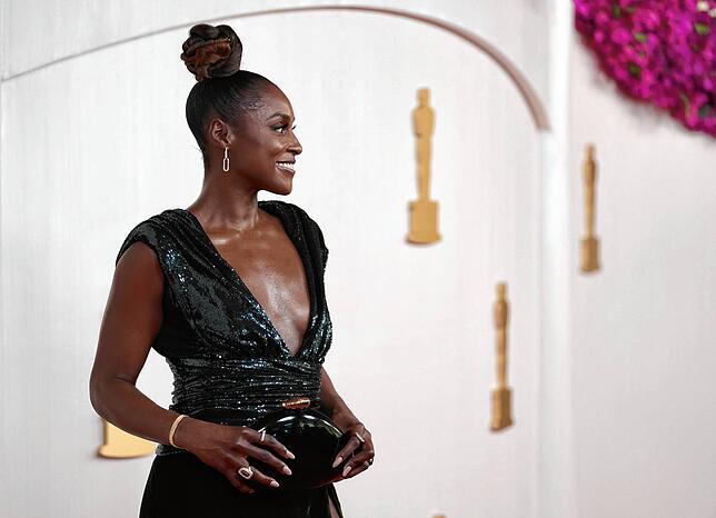 Issa Rae überzeugt mit Eleganz.