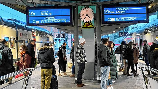 Von Singen in die Landeshauptstadt: Mit der Gäubahn ist das bisher noch möglich, das soll sich aber ab Sommer 2025 ändern, dann kommt ...