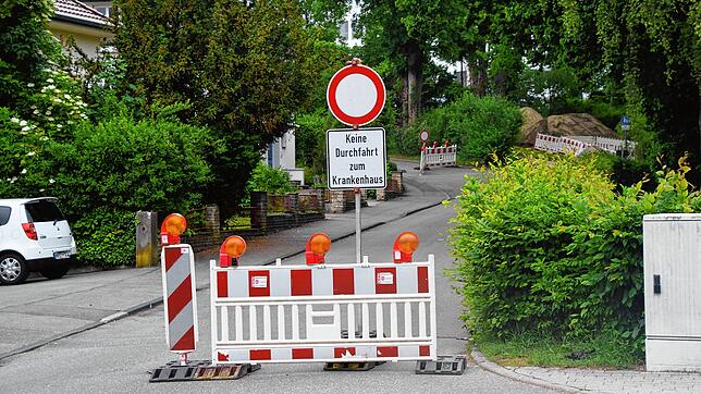 Die Straße &bdquo;Am Stadtgarten&ldquo;, die zum Stockacher Krankenhaus führt, wird saniert und ist daher gesperrt. Es gibt eine Umleitung.