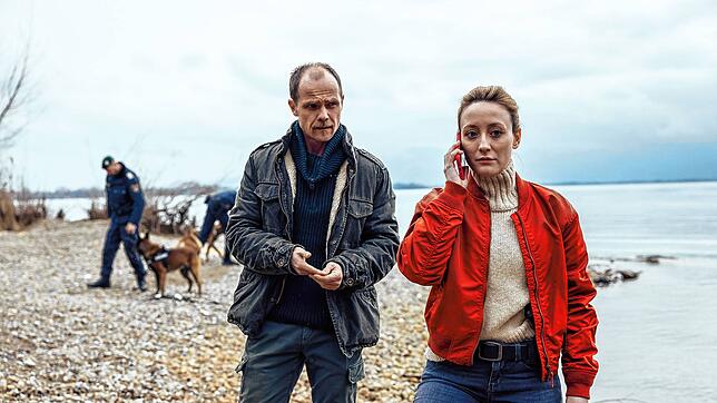 Micha Oberländer (Matthias Koeberlin) und Luisa Hoffmann (Alina Fritsch) ermitteln im 21. Krimi aus der Reihe „Die Toten vom Bodensee“.