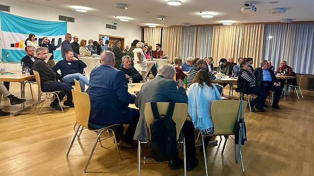 Obwohl die CDU stärkste Kraft bei der Bundestagswahl geworden ist, herrscht bei der Wahlparty im Münsterzentrum keine Jubelstimmung. ...