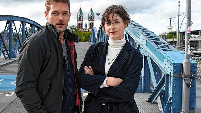 Sie ermitteln gemeinsam im Breisgau: Dennis Danzeisen (Joscha Kiefer) und Tanja Wilken (Katharina Nesytowa).
