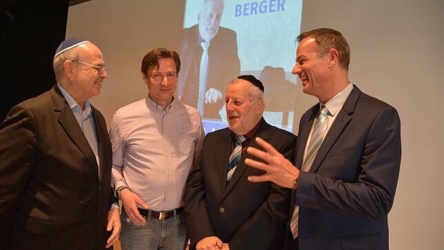 Die Zweiten Jüdischen Kulturwochen Bodensee sind eröffnet. Der frühere württembergische Landesrabbiner Joel Berger (Zweiter von rechts) ...