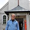 Willi Waibel vor der Theresienkapelle. Seit den 1950er Jahren setzt er sich für den Erhalt des geschichtsträchtigen Sakralbaus ein. ...