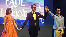 Intendant und Komponist Jochen Frank Schmidt (Mitte) mit den Hauptdarstellern Tabea Steltenkamp und Philipp Hiller nach der ...