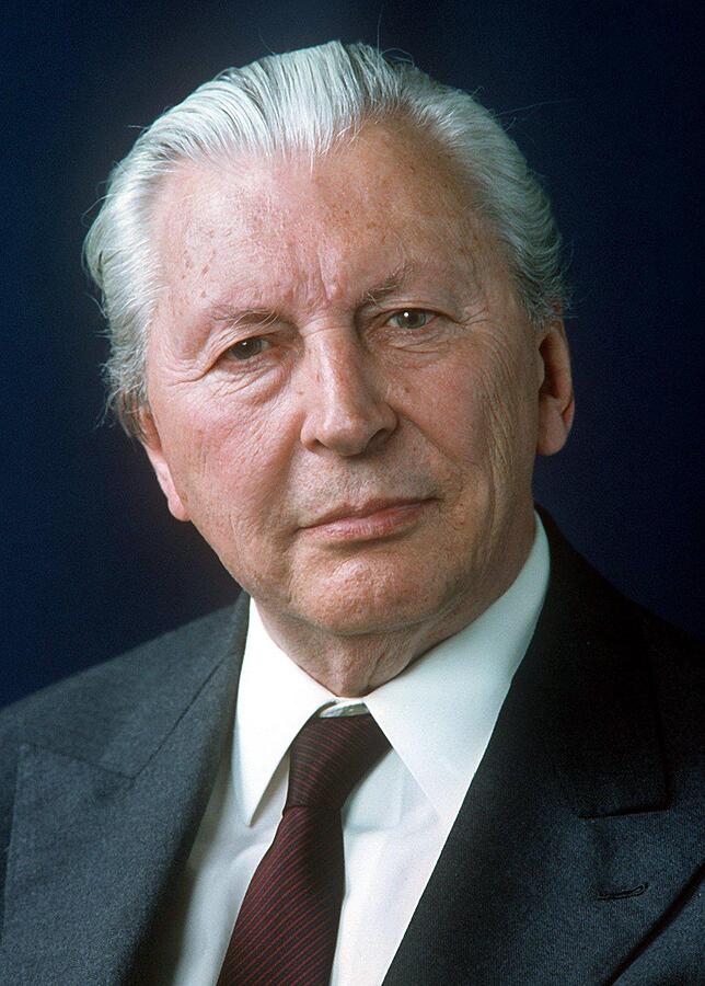 Kurt Georg Kiesinger (CDU) war der erste und einzige Bundeskanzler, der eine Große Koalition (1966-1969) aus Union und SPD im Bund leitete.