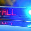 ARCHIV – 12.06.2017, Bayern, Günzburg: Auf einem Polizeifahrzeug warnt eine Leuchtschrift vor einer Unfallstelle. (zu dpa: ...