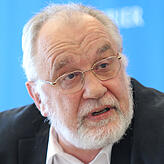 Dekan Dr. Mathias Trennert-Helwig.