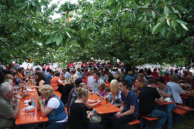 Hier lässt es sich gut feiern: Das Immenstaader Gartenfest ist bei Einheimischen und Gästen gleichermaßen beliebt.