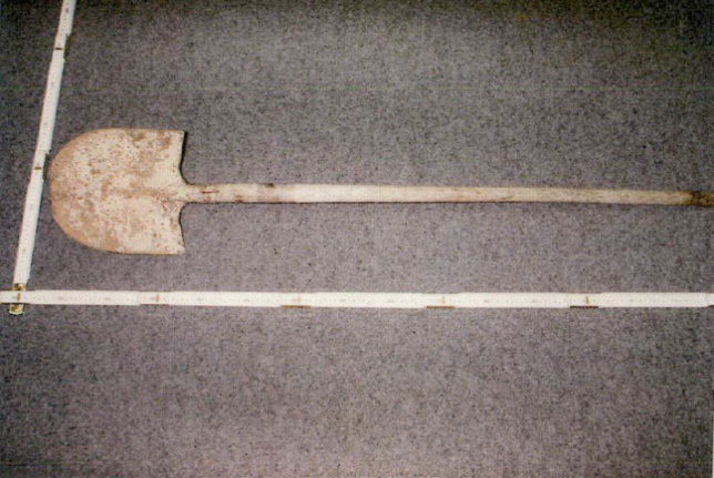 Diese Kleidung hat das Mordopfer 1997 laut Polizei getragen.