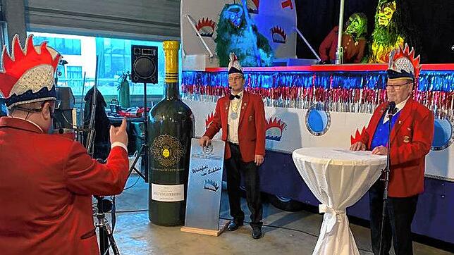 Der Bürgerball findet auch 2022 online statt: Hier ein Eindruck von Probeaufnahmen im improvisierten Filmstudio mit (von links) Renato ...