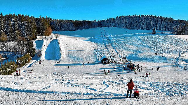 Der Dobel-Skilift in Schönwald an einem der wenigen schneereichen Wintertage in diesem Winter.