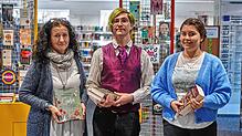 Stadtbücherei im Aufwind: Marion Lüber-Schmidt, Benjamin Walczak und Luisa Giordano (von links) freuen sich über mehr Besucher und mehr ...