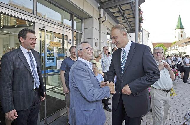 Glückwünsche vom dienstältesten Bürgermeister des Kreises Jürgen Guse.