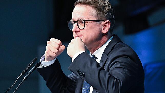 CDU-Generalsekretär Carsten Linnemann fordert Einschränkungen beim Bürgergeld für bestimmte Personen.