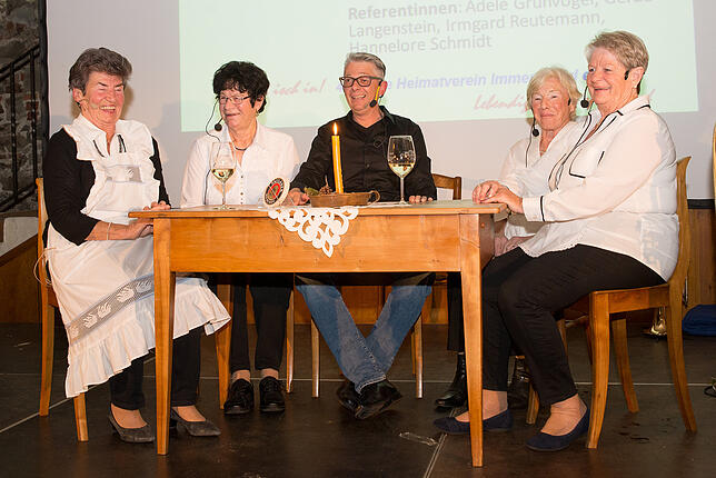 Viel Spaß hatten die früheren Bedienungen (v.l.) Irmgard Reutemann, Adele Grünvogel, Gerda Langenstein und Hannelore Schmidt mit ...