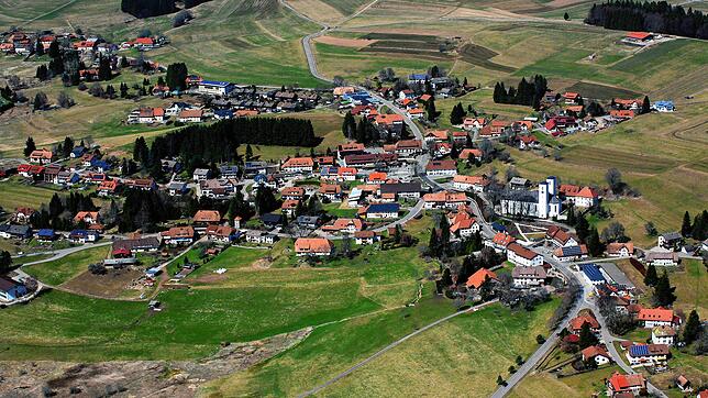 Die 2800 Einwohner zählende Gemeinde Herrischried wählt am 26. April den Nachfolger von Bürgermeister Christof Berger. Unser Luftbild ...