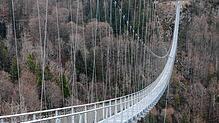 Die Hängebrücke in Todtnau kurz vor ihrer Fertigstellung. An Pfingsten wird sie eröffnet.