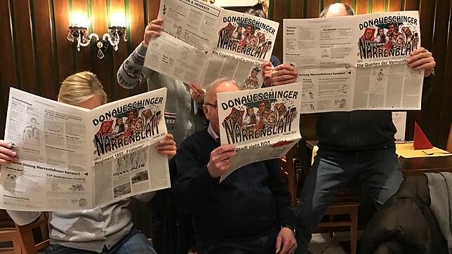 Die Redaktion des Narrenblattes ist schon eifrig bei der Arbeit. Allerdings sucht sie noch ein paar nette Anekdoten aus der Stadt.