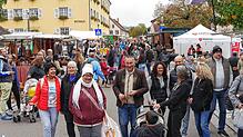 Ein Muss für viele Kirchweihgäste ist ein Bummel über den Kirchweihmarkt. Fotos: Ingeborg Meier