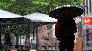 Der DWD warnt vor heftigem Dauerregen in Baden-Württemberg.