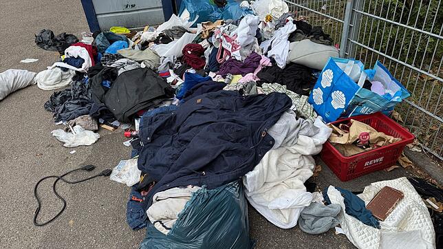 Hier stand mal ein Altkleidercontainer - aber diese verschwinden zusehends. (Archivbild)