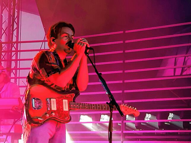 Milky-Chance-Sänger Clemens Rehbein beim Open-Air-Konzert im Culturhaus Caserne.