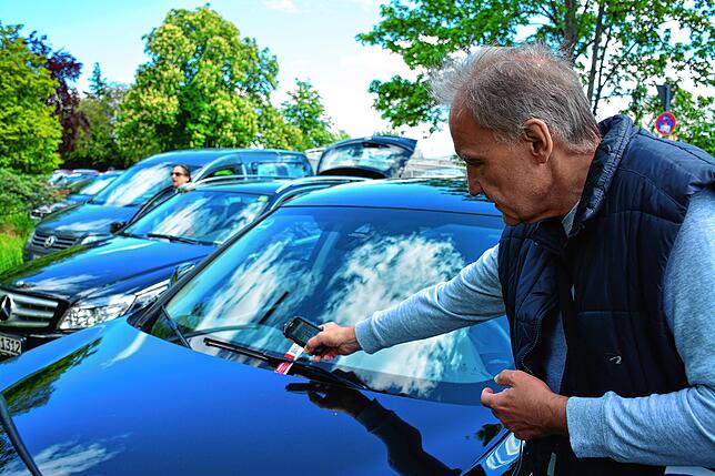 Wer die gelöste Parkdauer überschreitet, den kann Peter Epple mit einem Bußgeld belegen. Die digitale Technik ermöglicht eine genaue ...