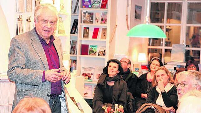 Nach der Lesung beantwortete der Schriftsteller und Psychologe Frido Mann die Fragen seiner zahlreich erschienenen Zuhörer zur Familie ...