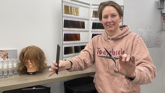Julia Harzer ist Friseurmeisterin und Inhaberin des „J7 Hairstyling“ in der Bickenstraße in Villingen.