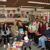Frauen aus aller Welt lesen in der Stadtbibliothek. Die Auftaktveranstaltung der Interkulturellen Woche zeigt (von links) Sedigheh ...