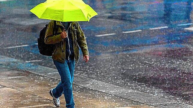 Den Regenschirm im Gepäck zu haben war im September ratsam. Bild: Kneffel